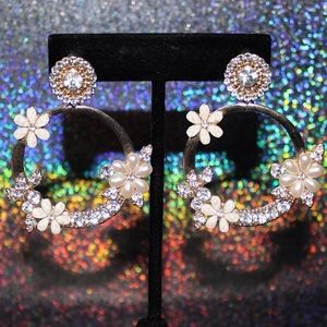 ✨ Floral Rhinestone Hoop Earrings